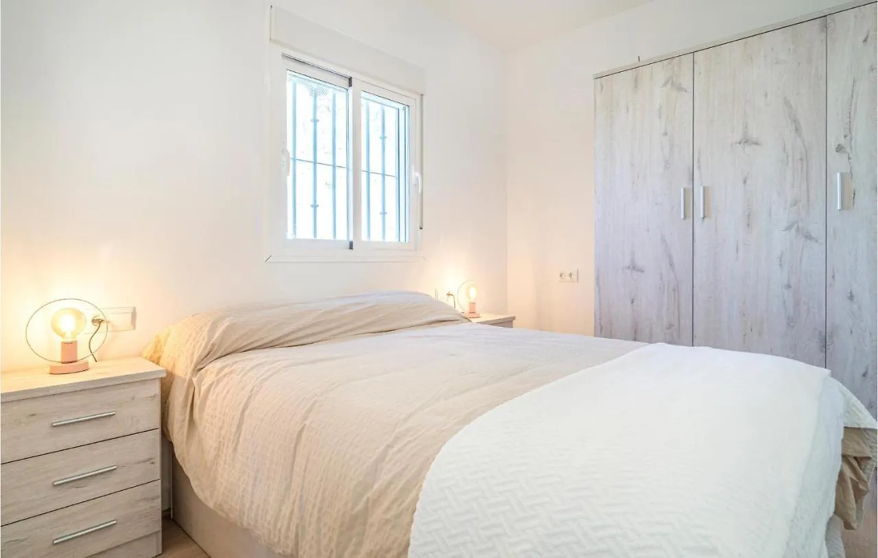Hébergement de vacances Cozy Home In Arenas With Swimming Pool